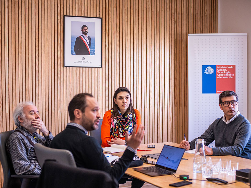 Ministra de Ciencias recibe a directores NLHPC