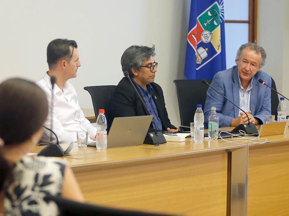 Visita CNRS a la Universidad de Chile